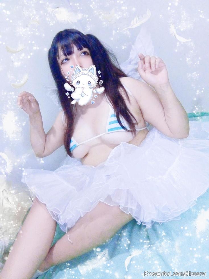 1. Tengo conte personalizado muy interesante en mi tienda, vayan a verlo~
2. Planeo hacer stream hoy en la noche ¿Les interesa? Miaw